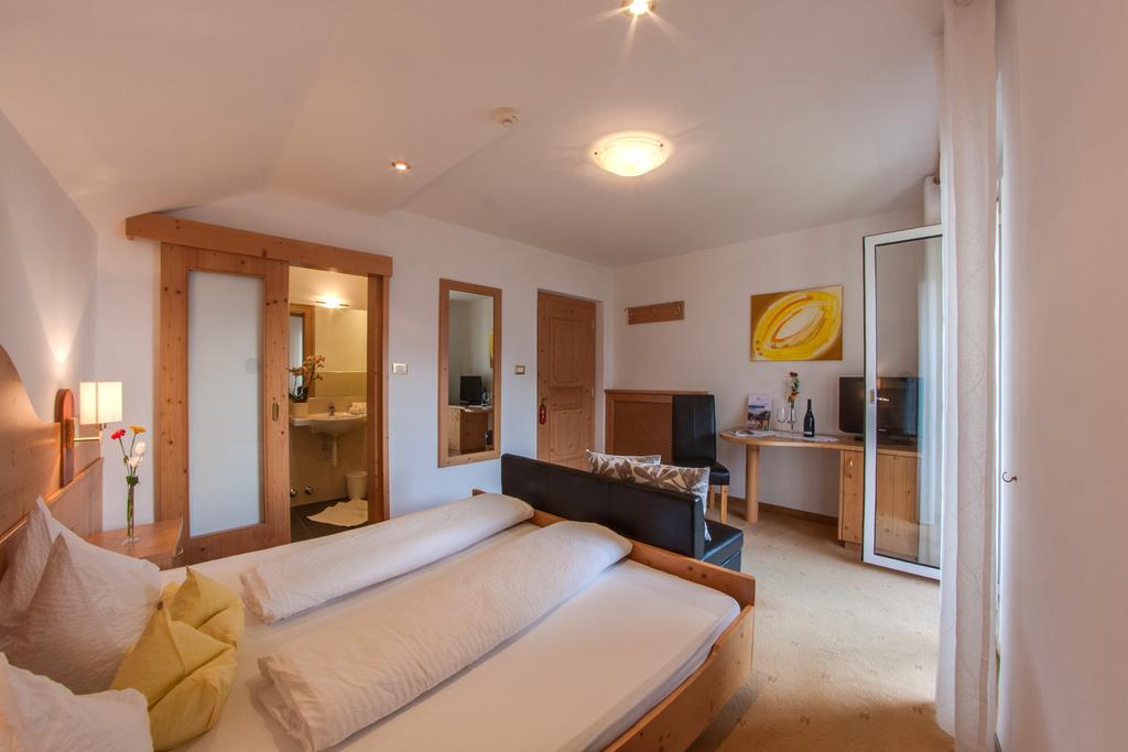 Pension Verdinserhoehe Schenna Room photo