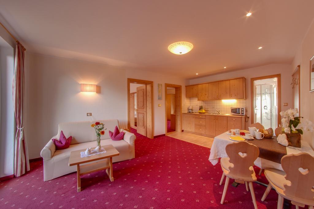 Pension Verdinserhoehe Schenna Room photo